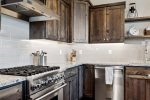 Gorgeous kitchen with Viking gourmet appliances
